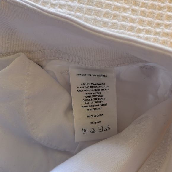 Kut from the Kloth white cropped Jeans. Cameron straight leg. Mid rise - Picture 6 of 14